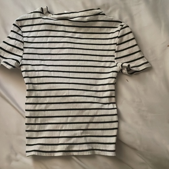 Divided xxs stretchy crop tee - Picture 2 of 2